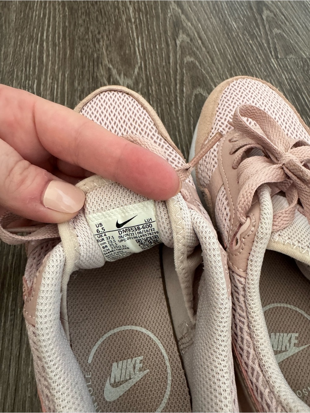 Nike Air Max Running Shoes - Picture 5 of 7